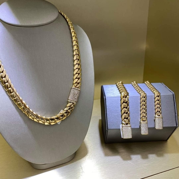 Meet your Posher, Diego - Picture 3 of 4